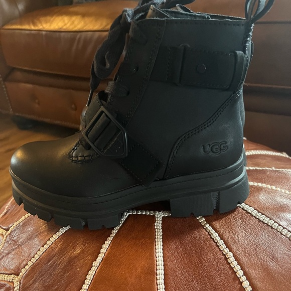 NWOT UGG Ashton Lace Up Boots - Picture 5 of 14